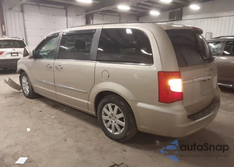 2016 Chrysler Town & Country Touring z USA, uszkodzony, nr VIN 2C4RC1BG4GR128157